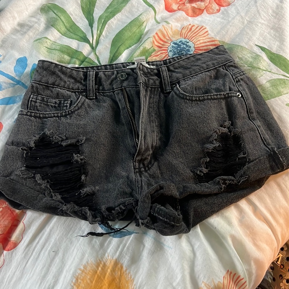 Forever 21 jean shorts size 26